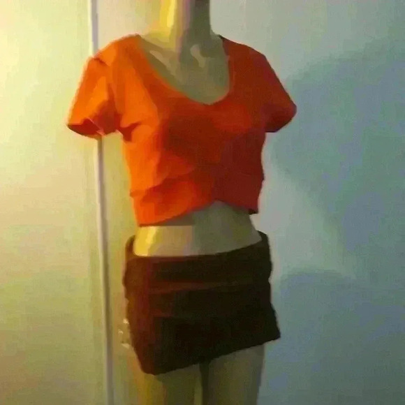 NWNT Revamp orange short sleeve trendy sexy day 2 nite  poly blend crop top M - Picture 2 of 4